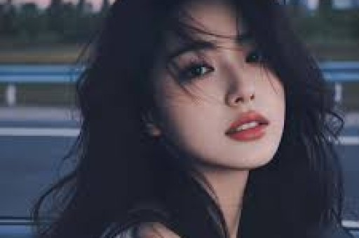 网红红毯无滤镜惊天反转：皮皮朱脸肿孙恩盛瘦成杆 全网热议撞脸原形毕露