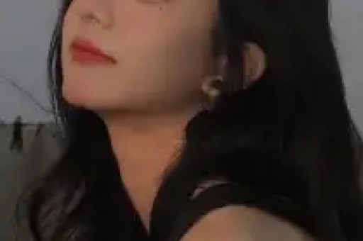 抖音初代网红 x 严谨泳装照